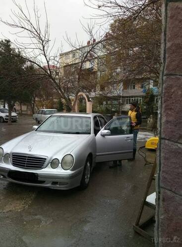Mercedes E 240 1999, 257,400 km - 2.4 l - Bakı