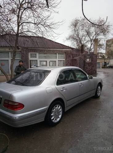 Mercedes E 240 1999, 257,400 km - 2.4 l - Bakı