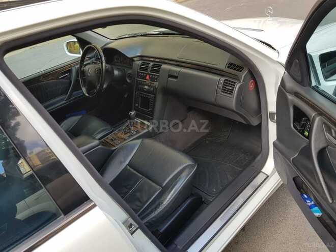 Mercedes E 240 2001, 231,046 km - 2.4 л - Bakı