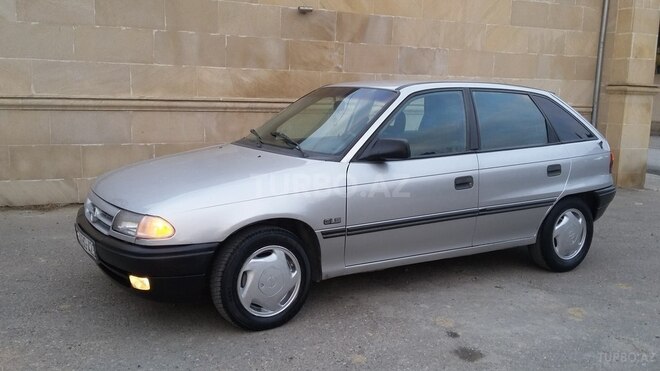 Opel Astra 1992, 325,000 km - 1.8 l - Bakı
