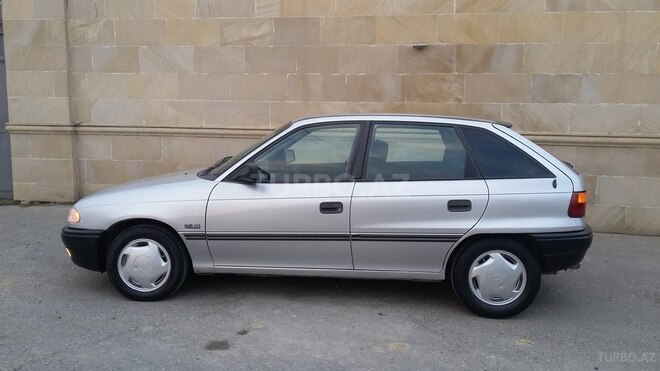 Opel Astra 1992, 325,000 km - 1.8 l - Bakı