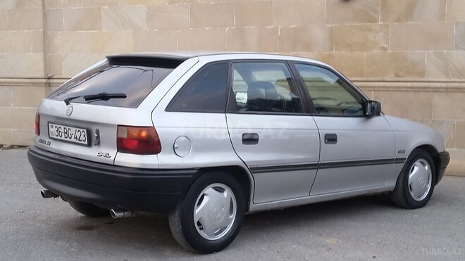 Opel Astra 1992, 325,000 km - 1.8 l - Bakı