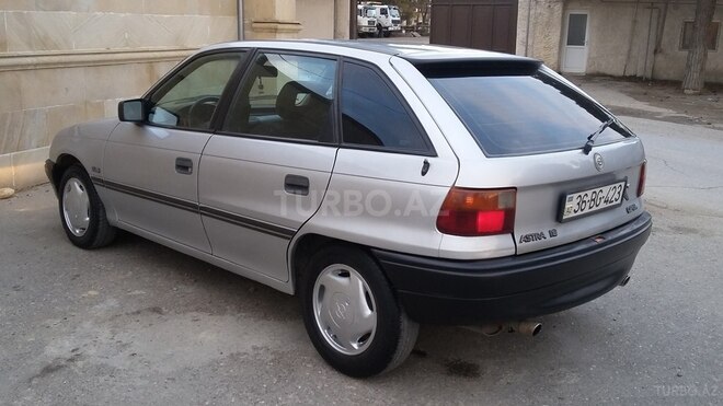 Opel Astra 1992, 325,000 km - 1.8 l - Bakı