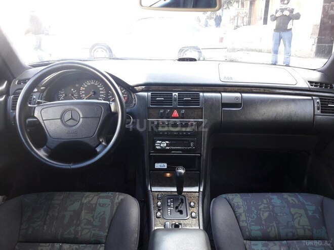 Mercedes E 240 1998, 218,379 km - 2.4 l - Bakı