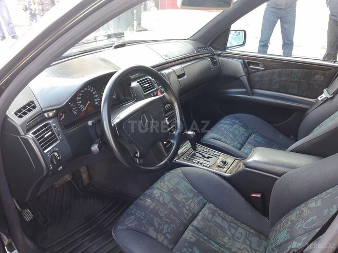 Mercedes E 240 1998, 218,379 km - 2.4 l - Bakı