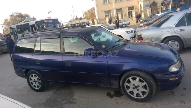 Opel Astra 1995, 324,000 km - 2.0 l - Bakı