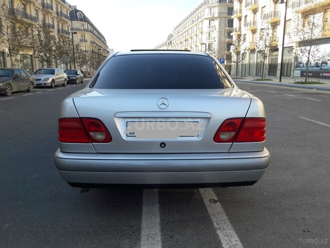 Mercedes E 200 1999, 270,000 km - 2.0 l - Bakı