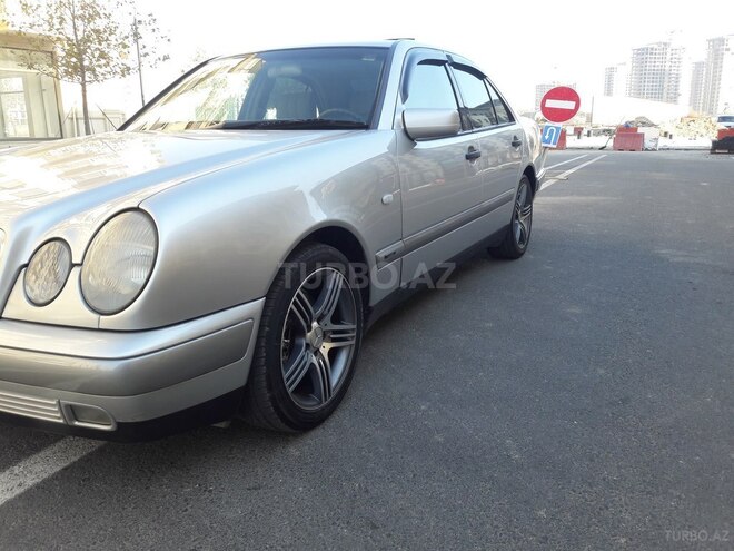 Mercedes E 200 1999, 270,000 km - 2.0 l - Bakı