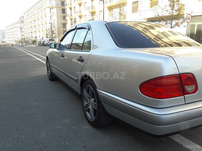 Mercedes E 200 1999, 270,000 km - 2.0 l - Bakı