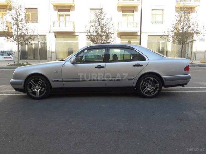 Mercedes E 200 1999, 270,000 km - 2.0 l - Bakı
