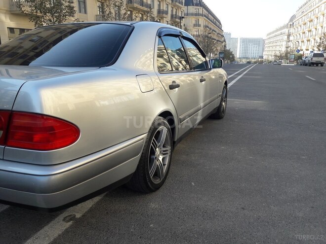 Mercedes E 200 1999, 270,000 km - 2.0 l - Bakı