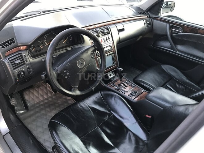 Mercedes E 270 2001, 450,355 km - 2.7 l - Bakı