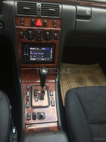 Mercedes E 240 1999, 243,600 km - 2.4 l - Bakı