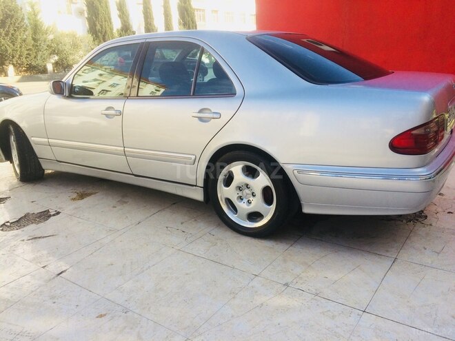 Mercedes E 240 1999, 243,600 km - 2.4 l - Bakı