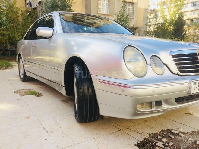 Mercedes E 240 1999, 243,600 km - 2.4 l - Bakı