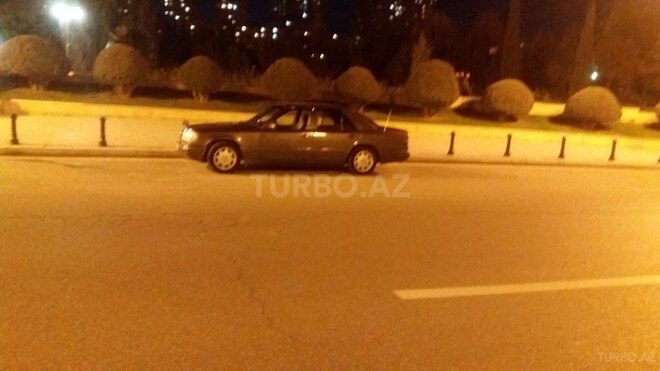 Mercedes E 230 1990, 365,823 km - 2.3 l - Bakı