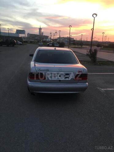 Mercedes E 240 1999, 281,380 km - 2.4 l - Bakı