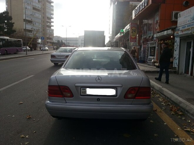 Mercedes E 200 1998, 290,000 km - 2.0 l - Bakı
