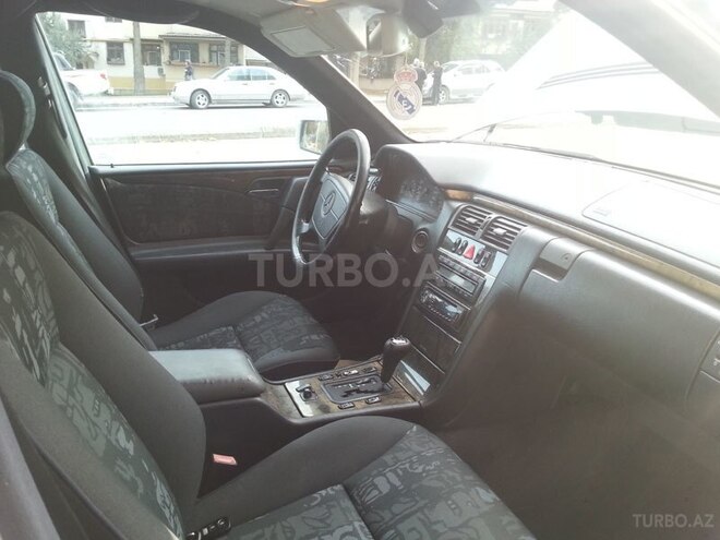 Mercedes E 200 1998, 290,000 km - 2.0 l - Bakı