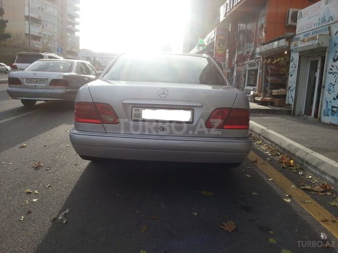 Mercedes E 200 1998, 290,000 km - 2.0 l - Bakı