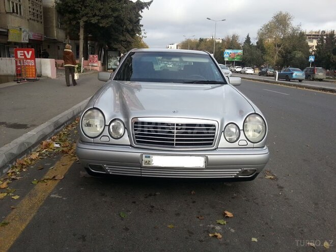 Mercedes E 200 1998, 290,000 km - 2.0 l - Bakı