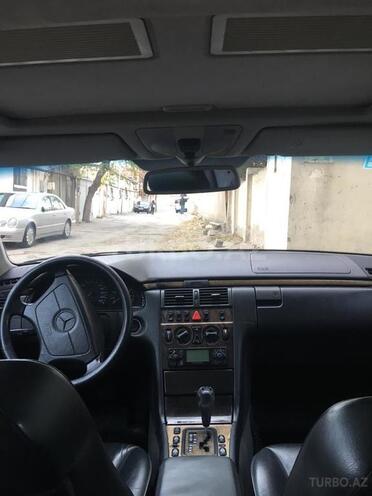 Mercedes E 240 1998, 300,000 km - 2.4 л - Bakı