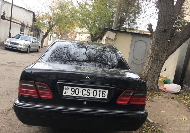 Mercedes E 240 1998, 300,000 km - 2.4 л - Bakı