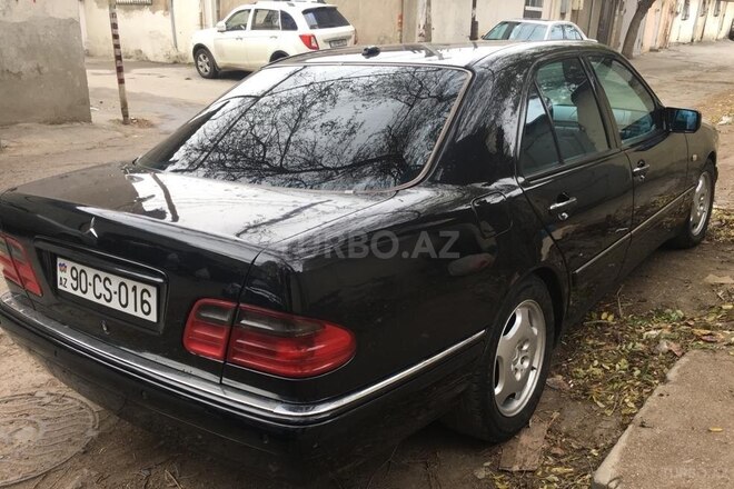 Mercedes E 240 1998, 300,000 km - 2.4 л - Bakı