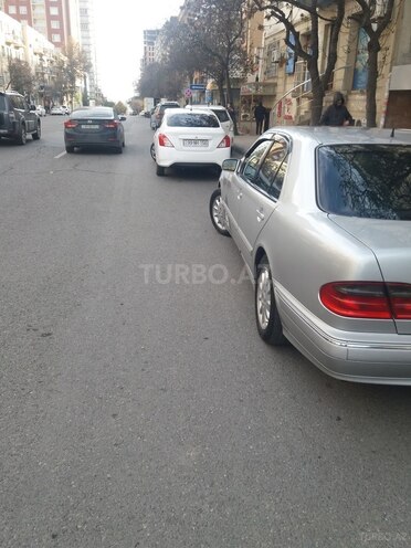 Mercedes E 320 2000, 162,000 km - 3.2 l - Bakı