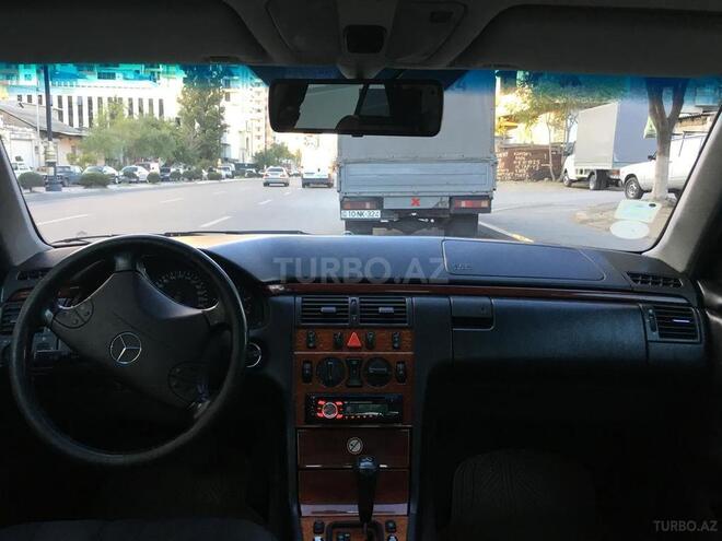 Mercedes E 220 1999, 320,000 km - 2.2 l - Bakı