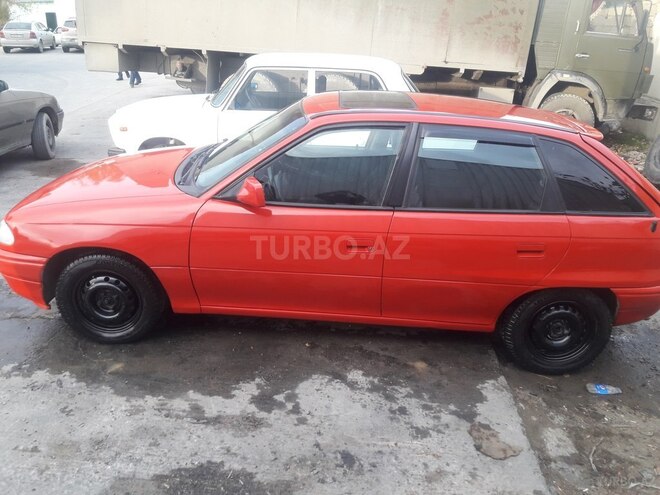 Opel Astra 1994, 300,000 km - 1.5 л - Bakı