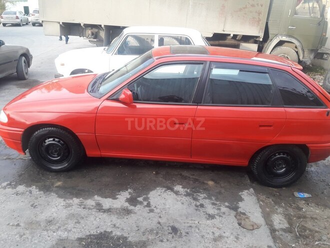 Opel Astra 1994, 300,000 km - 1.5 л - Bakı
