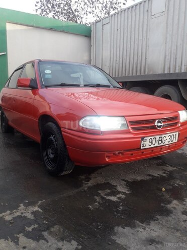 Opel Astra 1994, 300,000 km - 1.5 л - Bakı