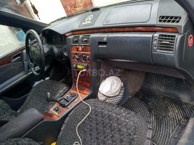 Mercedes E 250 1998, 237,000 km - 2.5 l - Sumqayıt