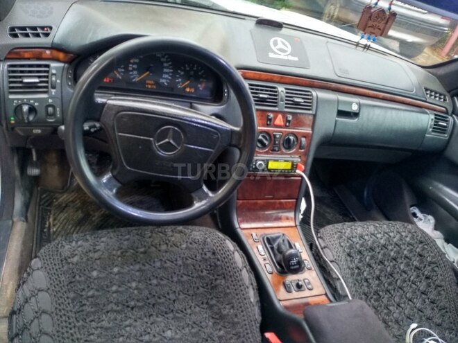 Mercedes E 250 1998, 237,000 km - 2.5 l - Sumqayıt