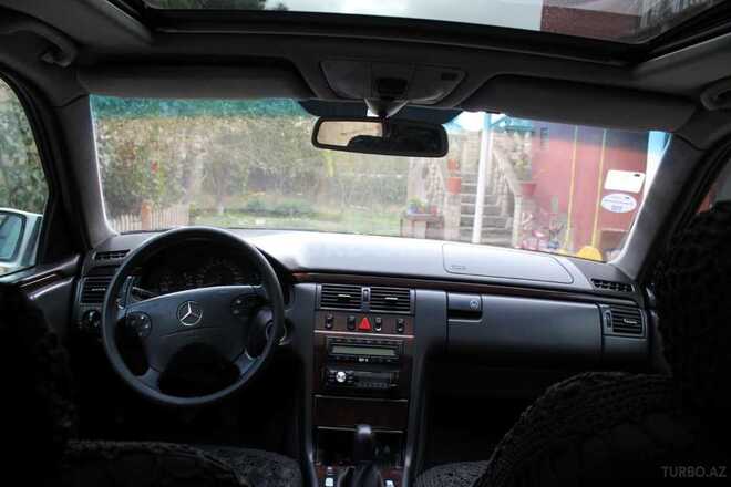Mercedes E 220 2000, 499,000 km - 2.2 л - Bakı