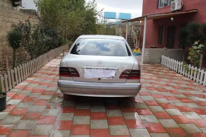 Mercedes E 220 2000, 499,000 km - 2.2 л - Bakı