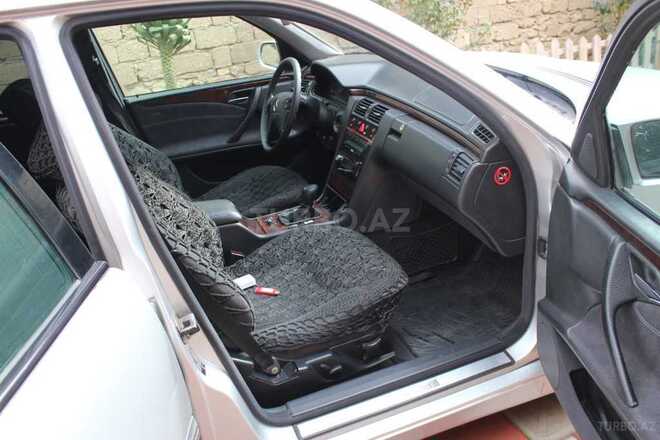 Mercedes E 220 2000, 499,000 km - 2.2 л - Bakı