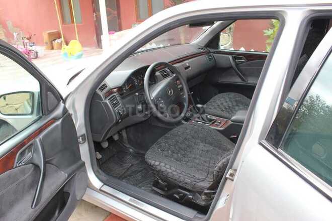 Mercedes E 220 2000, 499,000 km - 2.2 л - Bakı