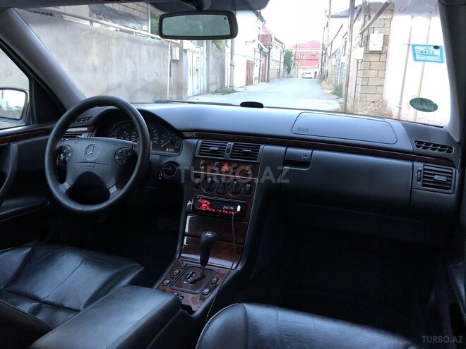 Mercedes E 240 1999, 244,000 km - 2.6 l - Bakı