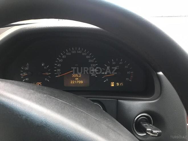 Mercedes E 240 2001, 221,000 km - 2.6 л - Bakı