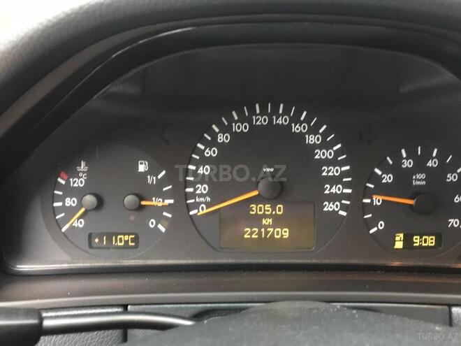Mercedes E 240 2001, 221,000 km - 2.6 л - Bakı