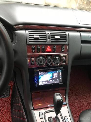 Mercedes E 240 2001, 221,000 km - 2.6 л - Bakı