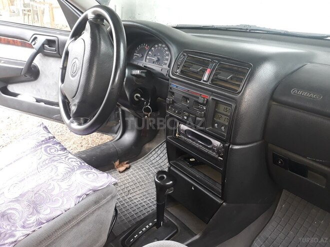 Opel Vectra 1995, 244,000 km - 1.8 l - Mingəçevir
