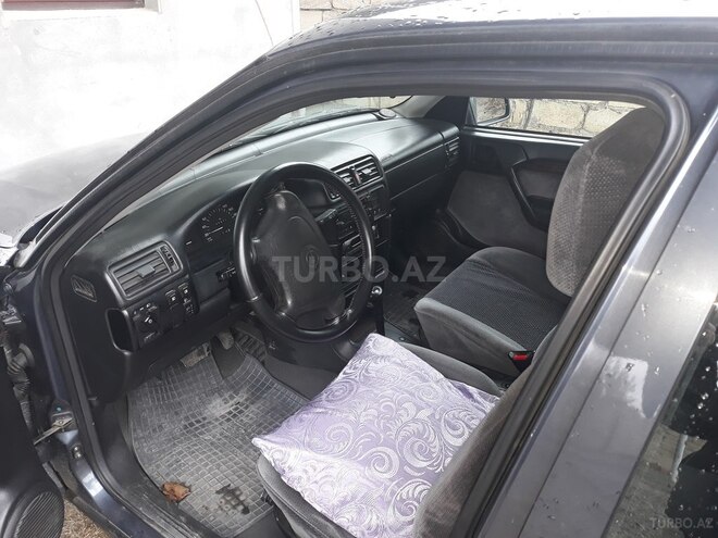 Opel Vectra 1995, 244,000 km - 1.8 l - Mingəçevir