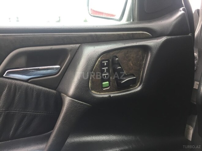 Mercedes E 230 1997, 286,000 km - 2.3 l - Bakı