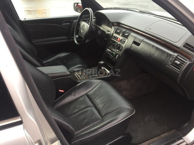 Mercedes E 230 1997, 286,000 km - 2.3 l - Bakı