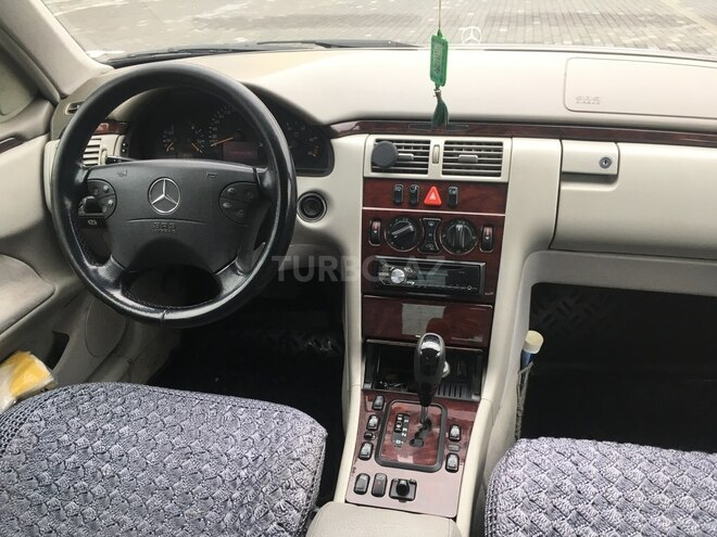 Mercedes E 270 2001, 389,000 km - 2.7 l - Bakı