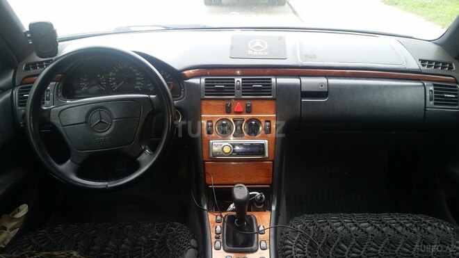 Mercedes E 230 1998, 345,000 km - 2.3 l - Bakı