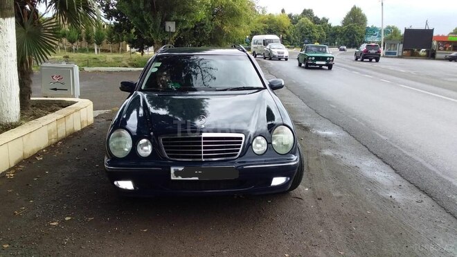 Mercedes E 220 2000, 333,445 km - 2.2 l - Bakı